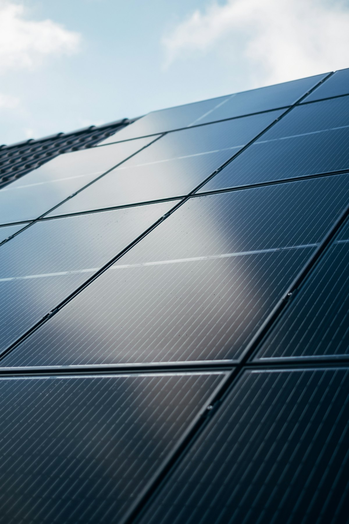 Installation de panneaux photovoltaïques sur toiture résidentielle à Brive-la-Gaillarde